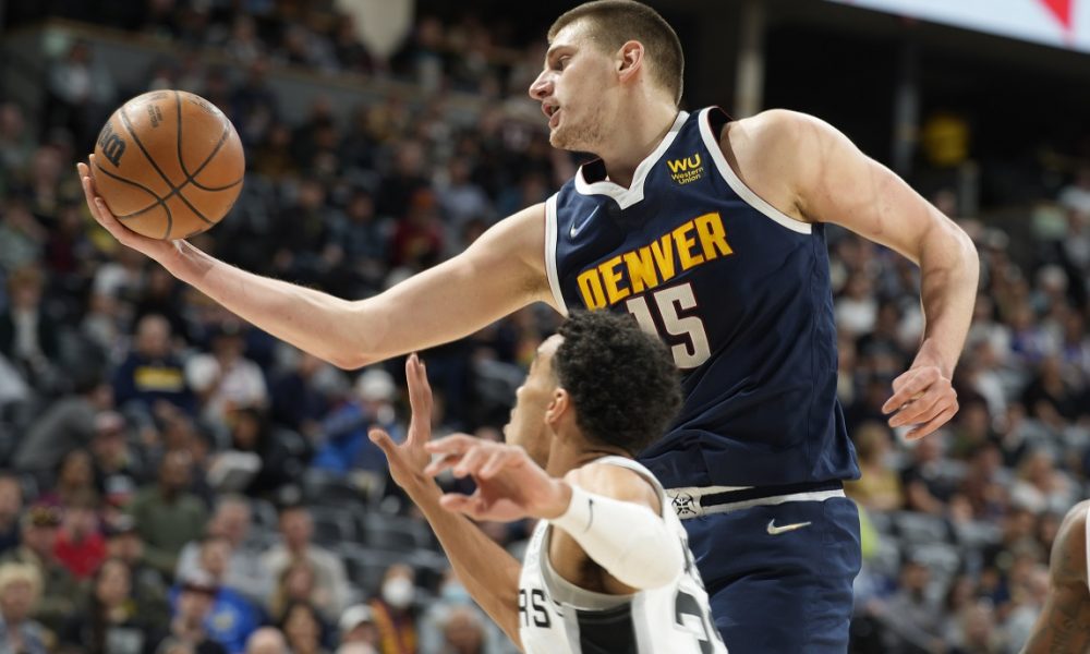 PODRHTAVA DENVER Jokić dobija ekstra saigrača, borba za titulu sve realnija