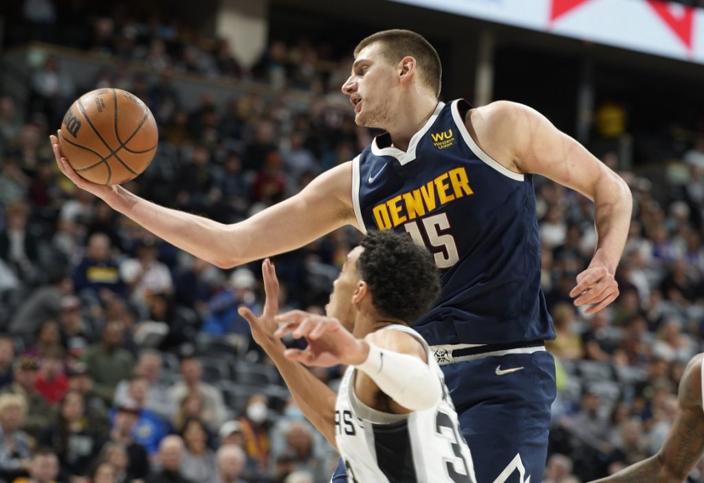 PODRHTAVA DENVER Jokić dobija ekstra saigrača, borba za titulu sve realnija