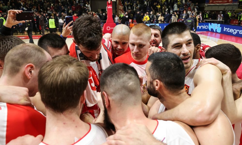 Litvanci zviždali igračima Zvezde, jedan od njih odgovorio: „A šta ćemo sa ovom zastavom?“! (FOTO)