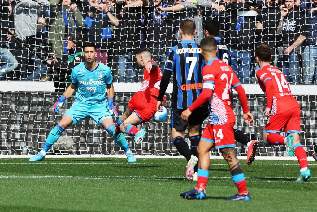 ŠMEKERSKI GOL NAPOLIJA Nije slobodan udarac samo za šut, nego i za… (VIDEO)