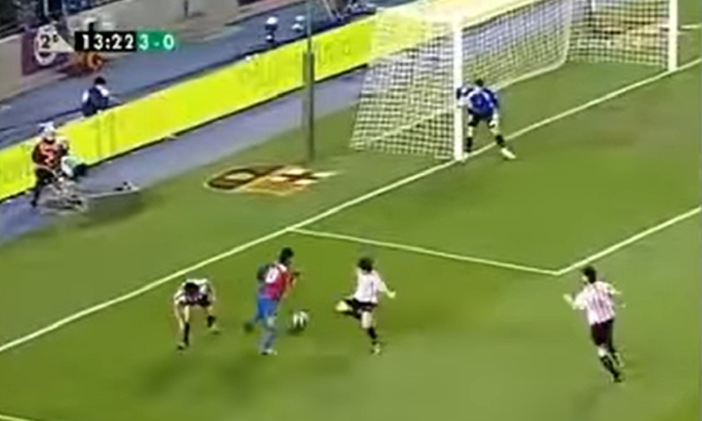 KAKAV JE TO MAJSTOR BIO! ČAROLIJE KOJIH DANAS NEMA! Ronaldinjo otkrio zbog kog promašaja i danas pati, pogledajte (VIDEO)
