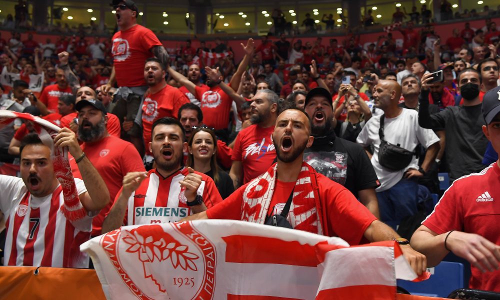 Navijači Olimpijakosa „ukrali šou“ Barseloni i Real Madridu! (VIDEO)