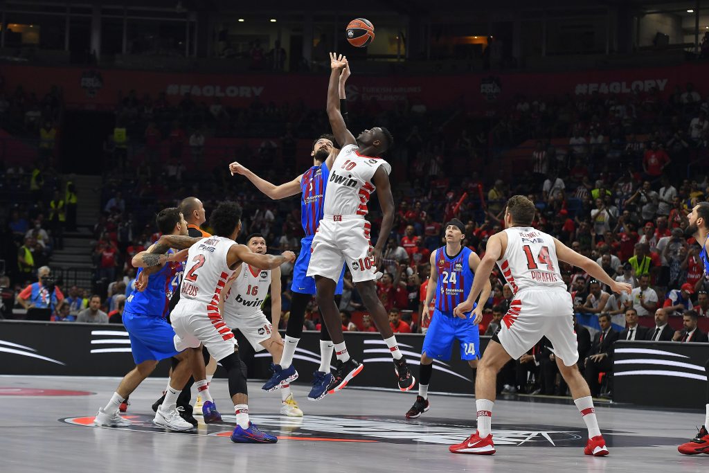 POLUVREME Barselona vodi protiv Olimpijakosa