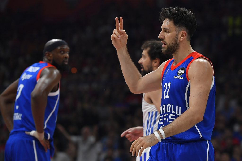 POLUVREME Spektakularan okršaj Micića i Tavaresa! Real vodi