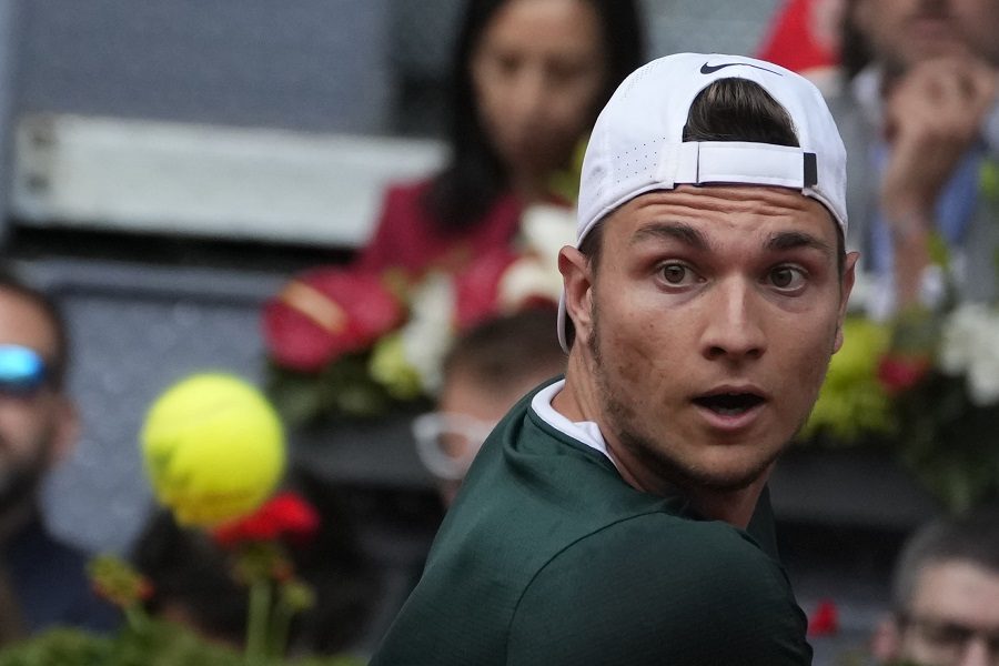 ATP TOKIO Kecmanović spasao šest meč lopti i plasirao se u treće kolo