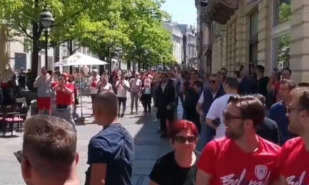 „OKUPACIJA“ Navijači Olimpijakosa raspevani u Beogradu, Trg Republike u crveno-belim bojama (VIDEO)