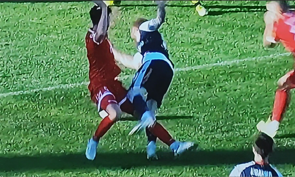 SPORNA SITUACIJA ILI NE? Stanković tražio penal, sudija proverio u VAR sobi pa odmahnuo rukom, procenite sami (VIDEO)