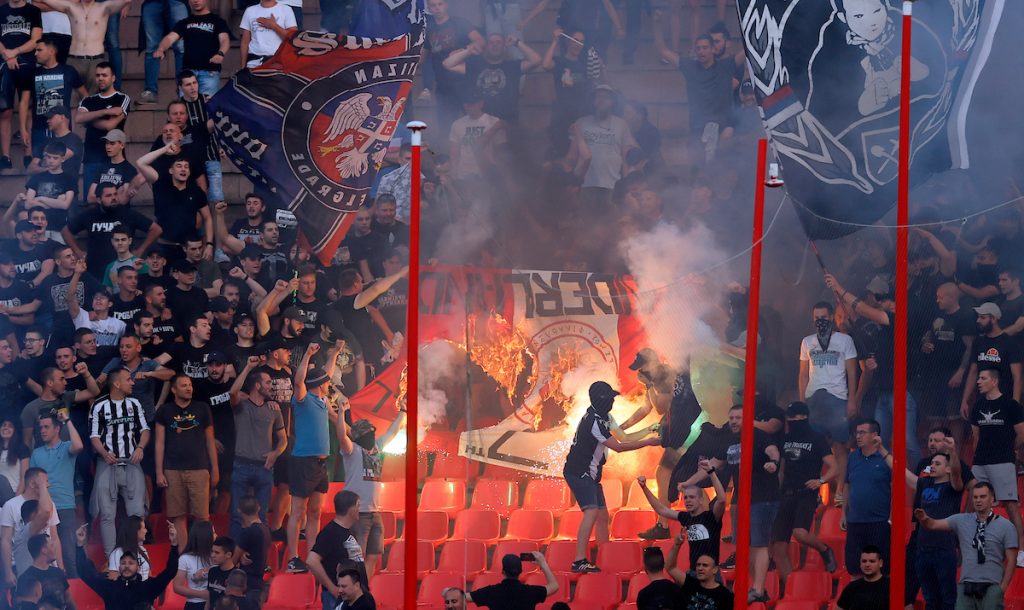 „Grobari“ napravili bakljadu na južnoj tribini i poslali jasnu poruku (FOTO)