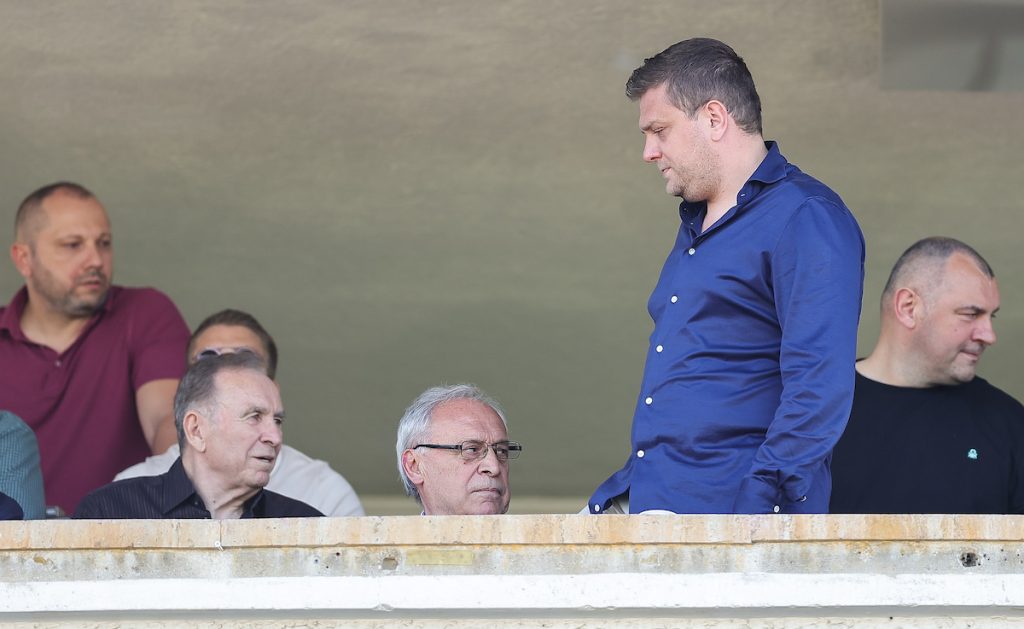 NEMA POMIRENJA „Grobari“ podržali Stanojevića, a onda poslali poruku upravi… (VIDEO)