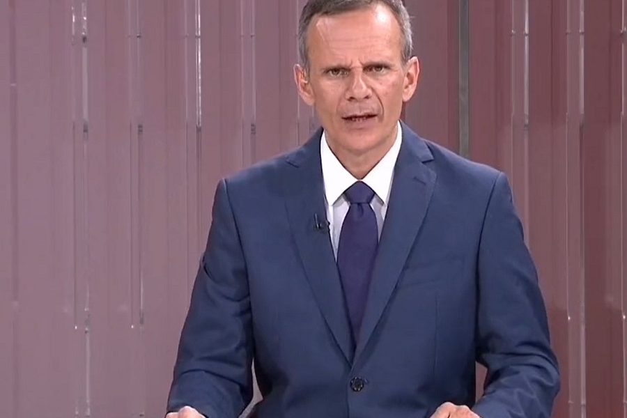 Nije lako pred kamerama… Strajnić imao grdnih problema pred drugo poluvreme meča Ajntrahta i, i, i… (VIDEO)