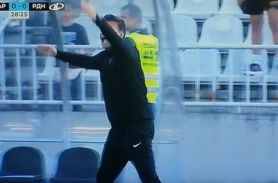STANOJEVIĆ U NEVERICI Rikardo oboren u kaznenom prostoru, iz VAR sobbe rekli da nema penala (VIDEO)
