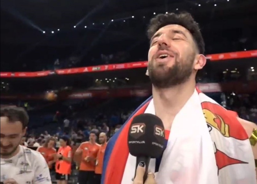 TAKO TO RADI MVP Micić se ogrnuo srpskom zastavom, pa zapevao veliki hit (VIDEO)