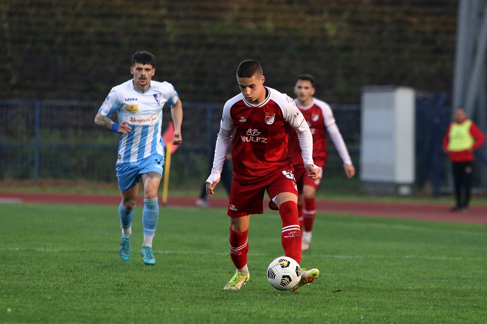 PRVENAC U SUPERLIGI S 16 GODINA Veljko Ilić: Suviše sam mlad da bih razmišljao o sebi kao o zvezdi, ali biću dobar igrač!