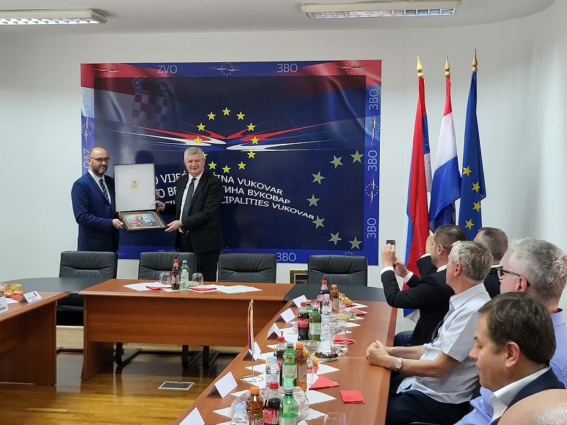 SPORT NEMA GRANICE Srpska delegacija posetila Vukovar