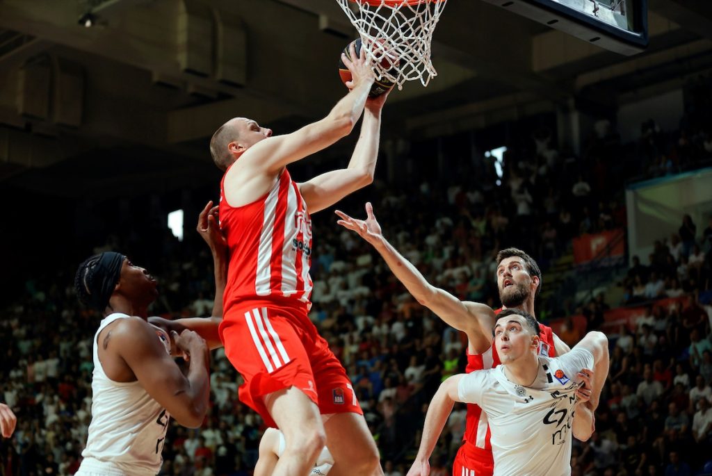 KOŠARKAŠKI RAT U „PIONIRU“ Zvezda na plus tri na poluvremenu