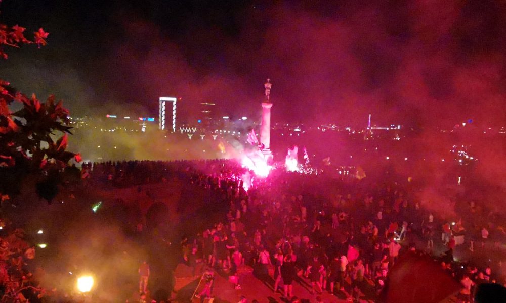 ŽURKA POČELA „Delije“ zapalile Kalemegdan (FOTO+VIDEO)