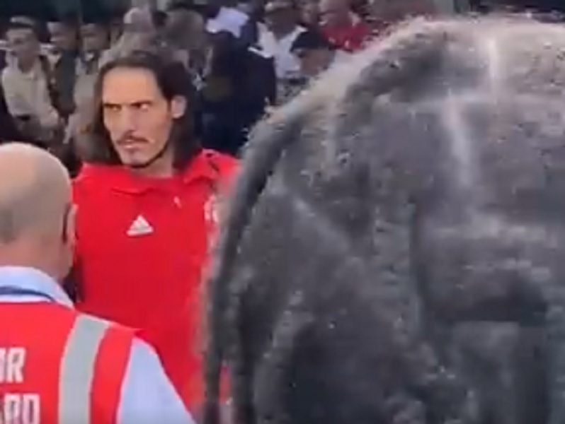 Urugvajac se prostačkim gestom oprostio od posrnulog velikana (VIDEO)