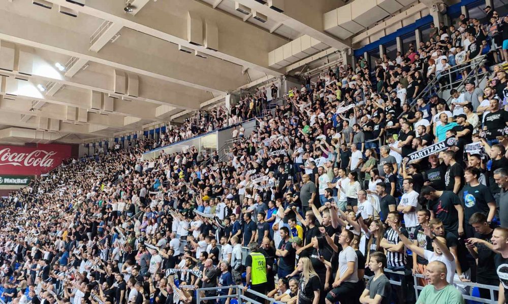 UKAZANO POŠTOVANJE „Grobari“ posle zvižduka protivničkim igračima, pozdravili aplauzom bivšeg trenera! (VIDEO)