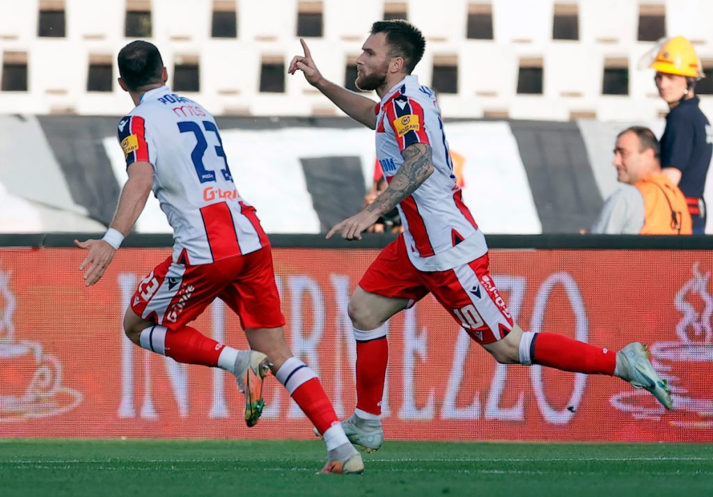 STANOJEVIĆ OSETIO „KRV“ I POGREŠIO Jevtović se povredio, ušao još jedan napadač, ali je Zvezda povela (VIDEO)