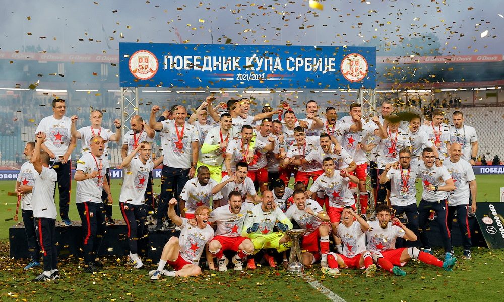 Dika Stojanović uručio pehar Zvezdi, lepše polovine i deca uz fudbalere (FOTO+VIDEO)