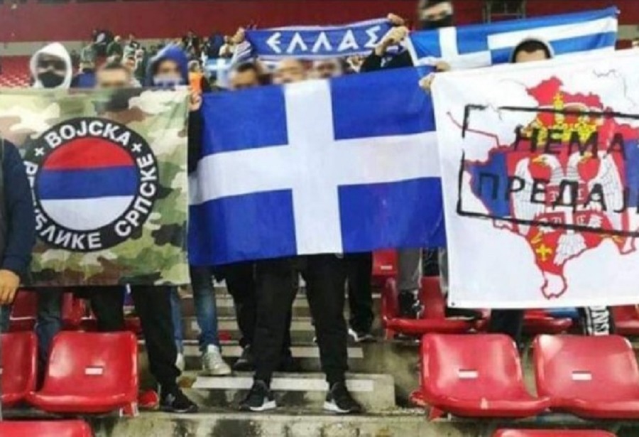 NOVI SNIMCI HAOSA Pakao u Volosu iz drugog ugla… Padaju baklje među navijače tzv. Kosova (VIDEO)