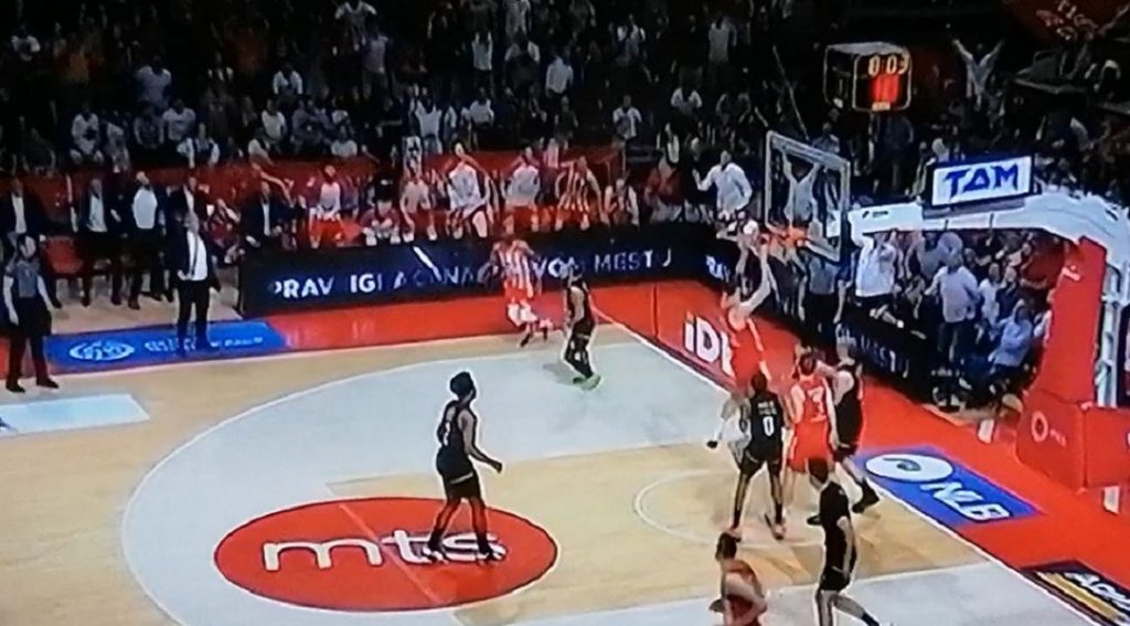 PODIGAO PUBLIKU NA NOGE Kuzmić zakucao na početku i izazvao oduševljenje (VIDEO)