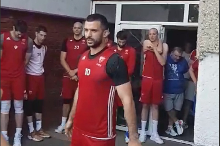 UŽIVO ISPRED PIONIRA Lazić se obratio „delijama“, evo šta im je kapiten poručio (VIDEO)