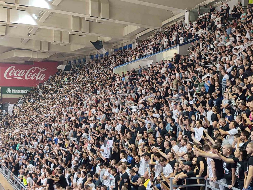PIONIR „GORI“ Navijači Partizana atmosferu doveli do „usijanja!“ (VIDEO)
