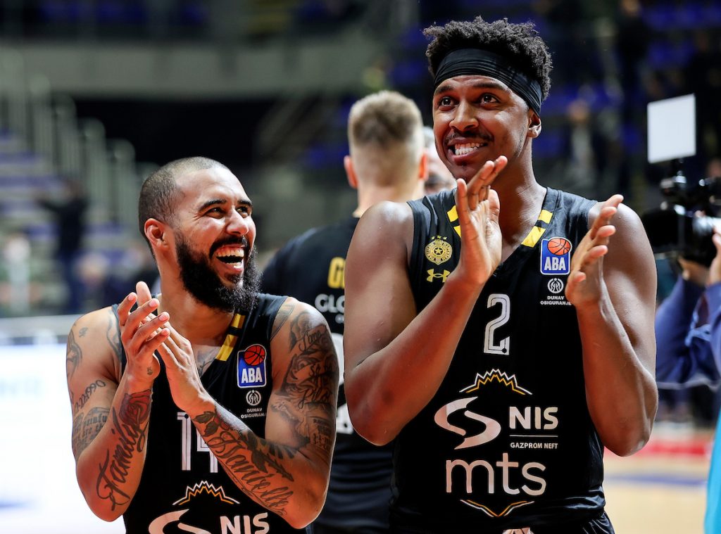 SLEDI EGZODUS Jedan Amerikanac napušta Partizan