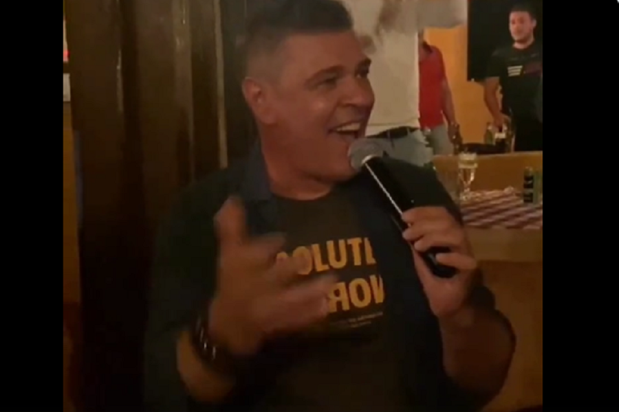 MA KAKAV HARIS, SAVO JE ZAKON Milošević se latio mikrofona u kafani, nastao je delirijum (VIDEO)