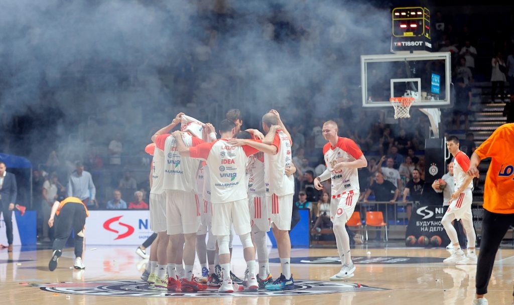 NOĆNO SAOPŠTENJE ZVEZDE Gađali su nas kesama punim pljuvačke… Da li treba da „poklonimo“ titulu najtrofejnijem treneru?