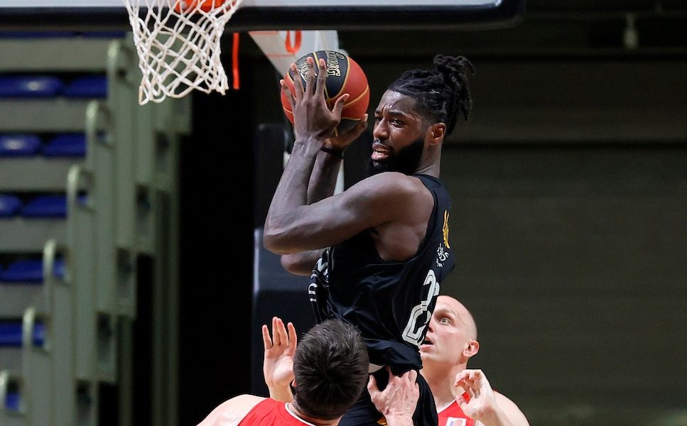 CRNO-BELO POLUVREME IZ SNOVA Majstorica je jasno na vidiku, Partizan ubacio skoro 70 poena za poluvreme!