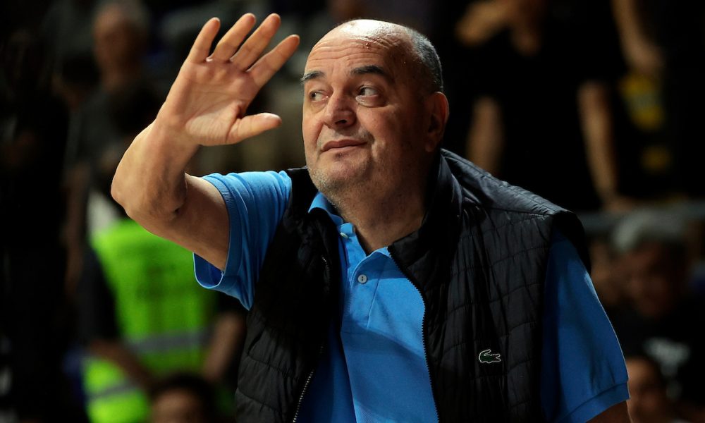 VUJOŠEVIĆ BEZ DLAKE NA JEZIKU Pešić je moj prijatelj, ali je težak čovek i cepidlači! Igrači su postali razmaženi i poslovni ljudi!