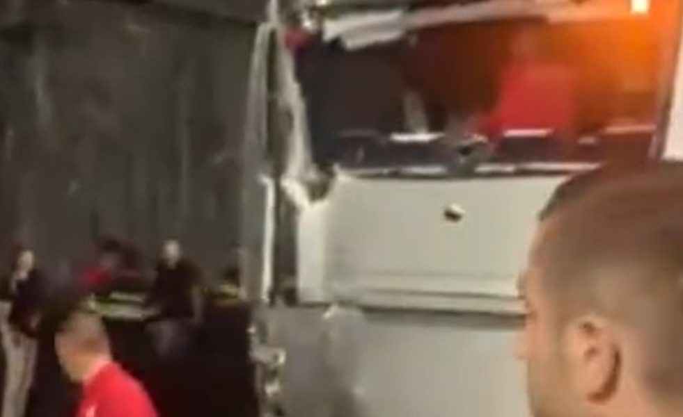 HOROR SCENE U GRUZIJI Reprezentivci Bugarske doživeli stravičnu saobraćajku! Autobusi smrskani, fudbaler zbog stakla u glavi završio na operaciji (VIDEO)