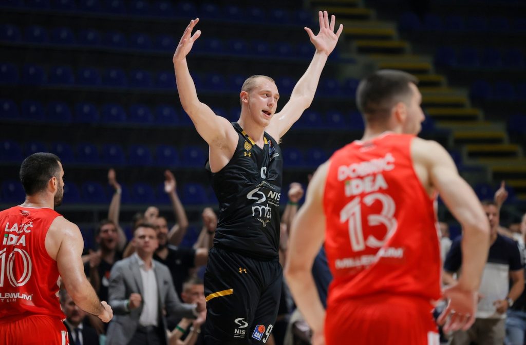 FENOMENALNI CRNO-BELI Partizan maestralnom partijom razbio Crvenu zvezdu i zakazao majstoricu za prsten i Evroligu!