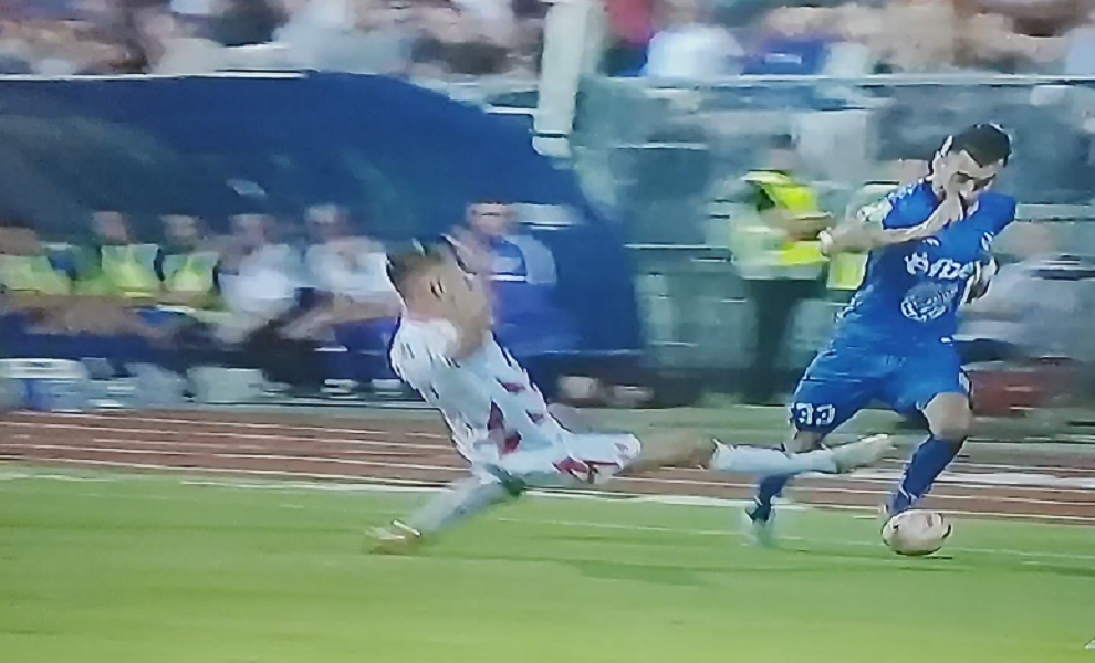 SUDIJSKI EKSPERT: Gobeljić je zaslužio „oranž“ karton, srećom nije povredio protivnika! (VIDEO)