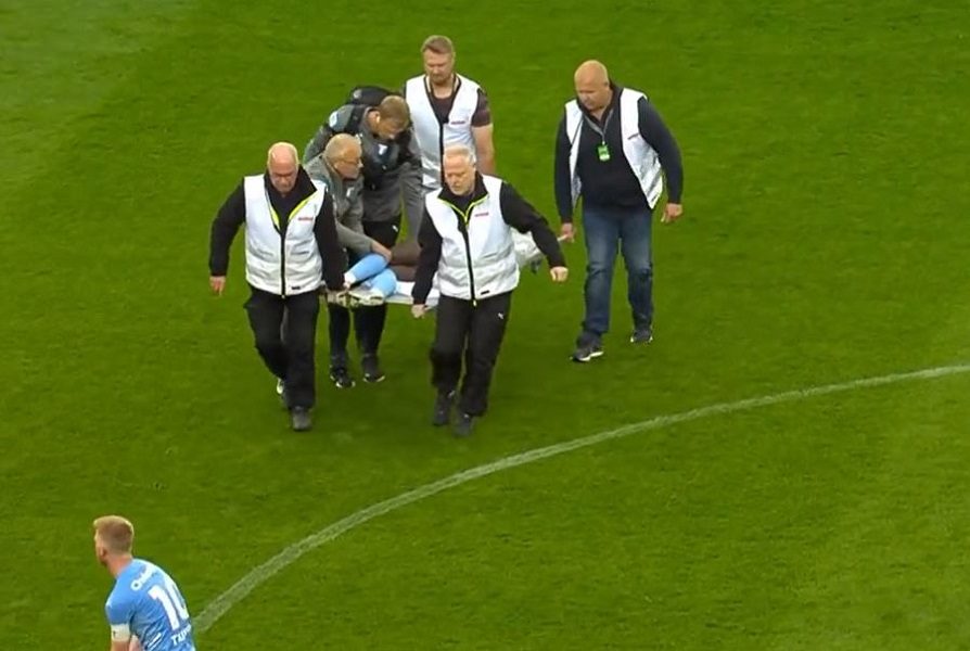 PROBLEM ZA MILOJEVIĆA Teška povreda fudbalera Malmea, na nosilima iznet sa terena (VIDEO)