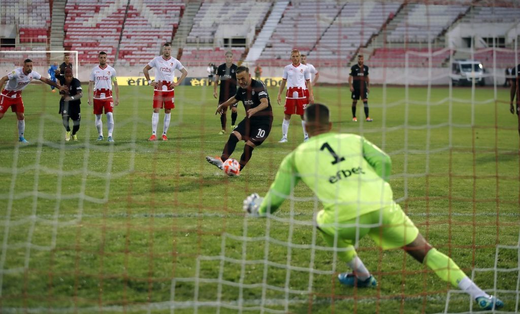 BURNO NA ČAIRU Radnički poveo u drugom minutu, Partizan odgovorio sa penala (VIDEO)