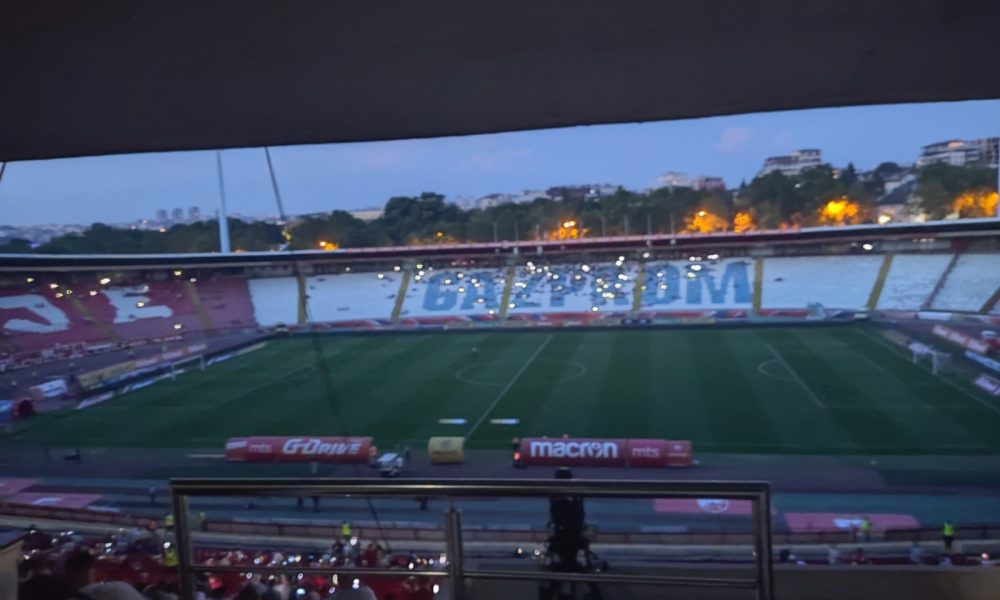 KAO U NIŠU Početak utakmice na Marakani kasnio zbog nestanka struje