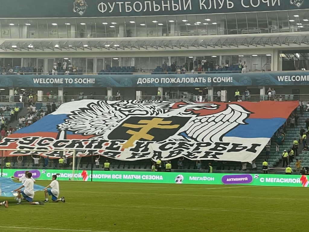 „BOŽE PRAVDE“ ODJEKUJE U SOČIJU Na tribinama se pojavio transparent „Rusi i Srbi braća zauvek“ (FOTO/VIDEO)