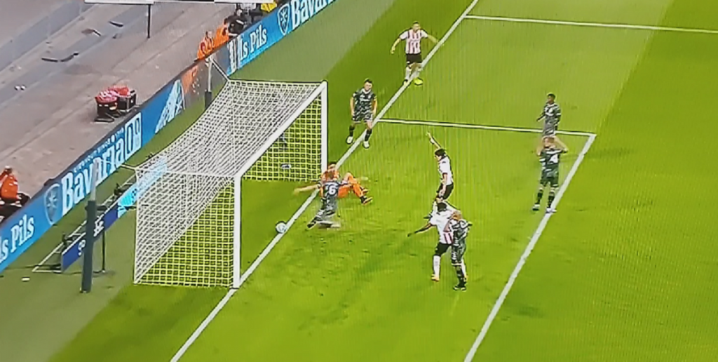 KOMEDIJA Imamo autogol godine, uteraše loptu u svoju mrežu posle prave drame (VIDEO)
