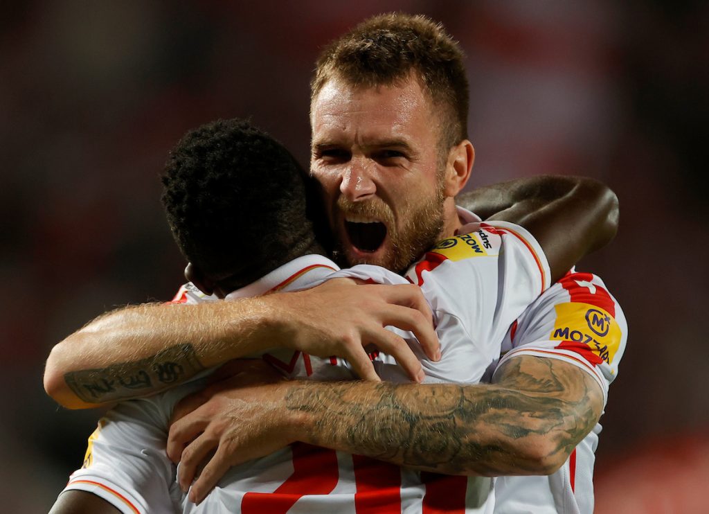 MAXBET SPORT NAJAVIO, MENADŽER POTVRDIO Vezista Crvene zvezde blizu selidbe u Italiju