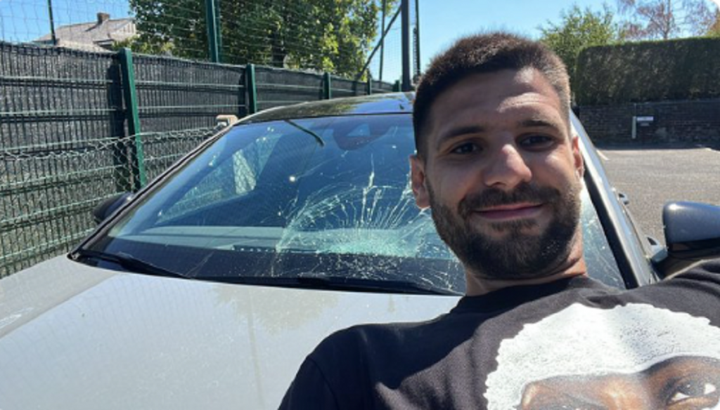 MITROGOL BAŠ POGAĐA Buši mreže protivničkih golmana, saigračima lomi šoferšajbne (VIDEO)