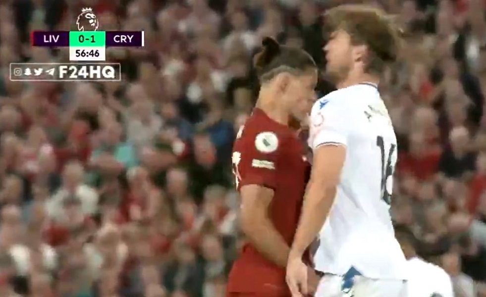 U ZIDANOVOM STILU Fudbaler Liverpula isključen zbog udaranja glavom (VIDEO)