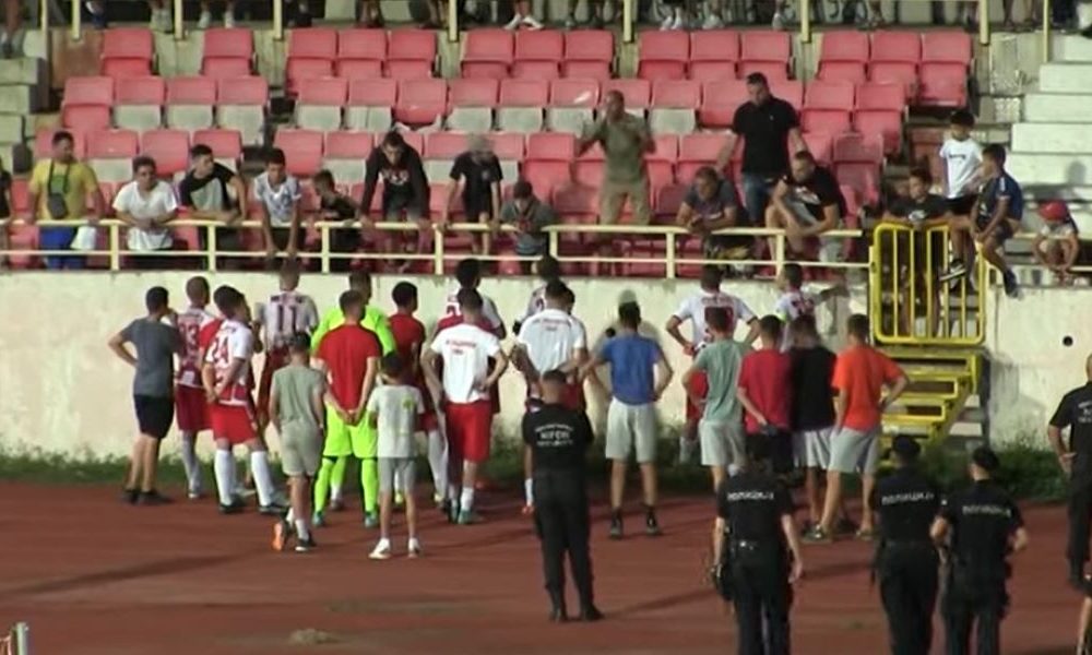 Navijači Radničkog postrojavali igrače posle poraza u Nišu (VIDEO)
