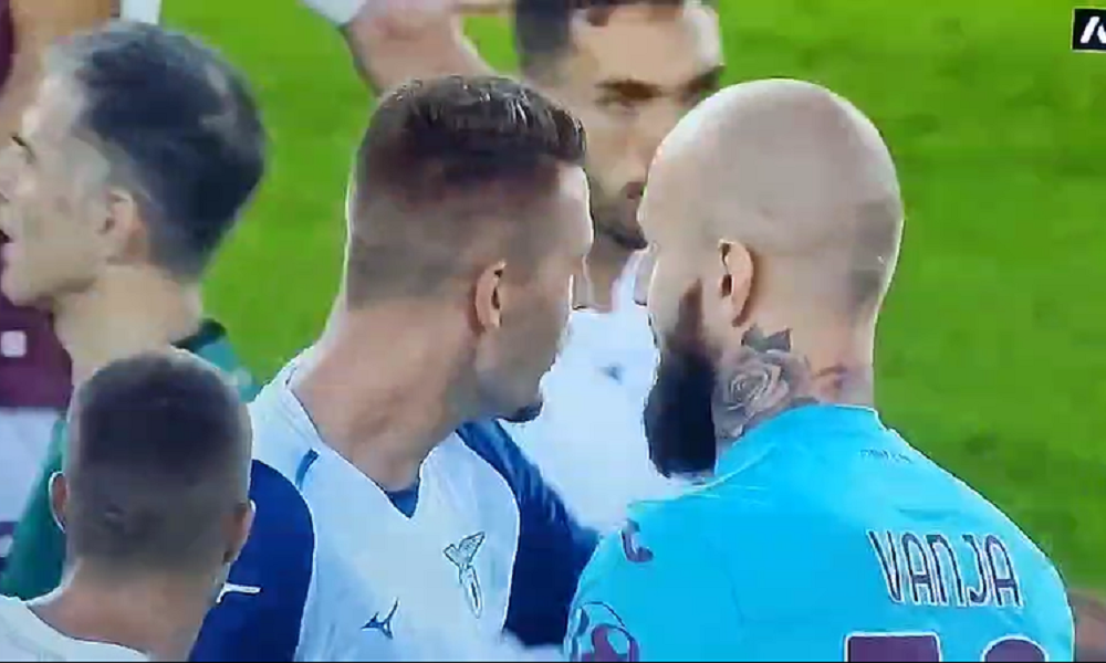 JEDAN JE BRAT Vanja sprečio da Segej dobije crveni karton, Srbin se sukobio sa sudijom (VIDEO)
