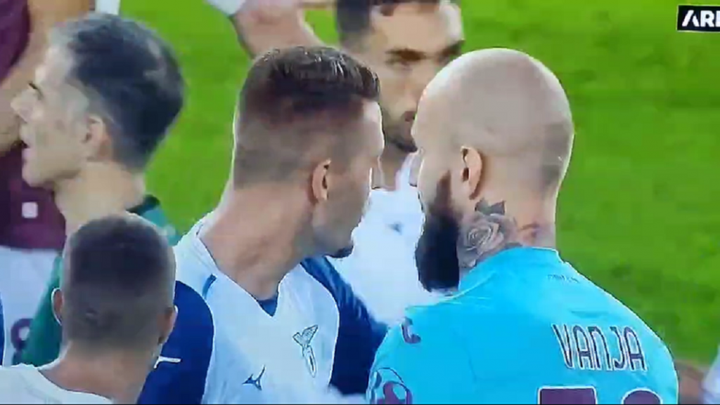 JEDAN JE BRAT Vanja sprečio da Segej dobije crveni karton, Srbin se sukobio sa sudijom (VIDEO)
