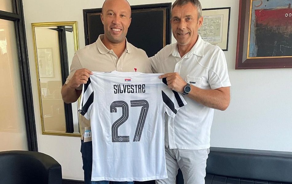 „POJAČANJE“ U Partizan, pred derbi, stigao bivši igrač Mančester junajteda