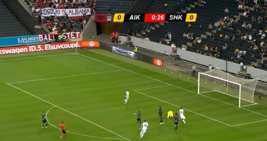 HOĆE LI UEFA DA REAGUJE? Navijači Škendije razvili transparent „Kosovo je Albanija“, u Splitu veličali „Oluju“ (VIDEO)