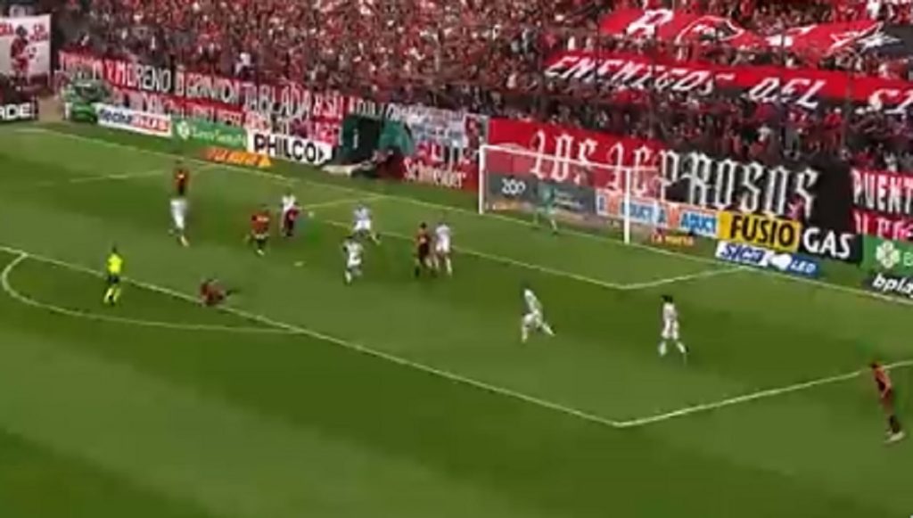 UMETNOST Pogledajte prelep gol Argentinca, on je novi favorit za nagradu „Puškaš“! (VIDEO)